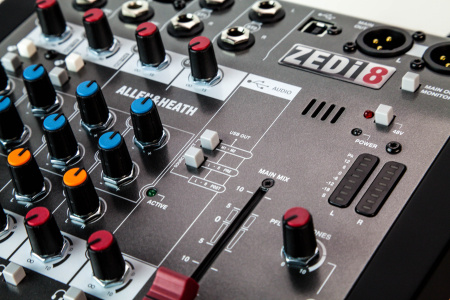 Allen & Heath ZEDi-8 по цене 32 300 ₽
