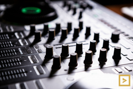 Roland DJ-808 по цене 104 500 ₽