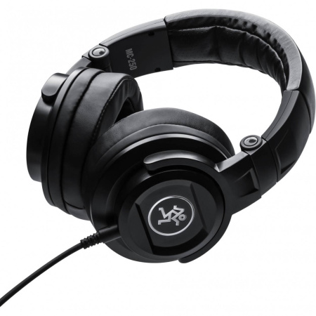 Mackie MC-250 по цене 12 100 ₽