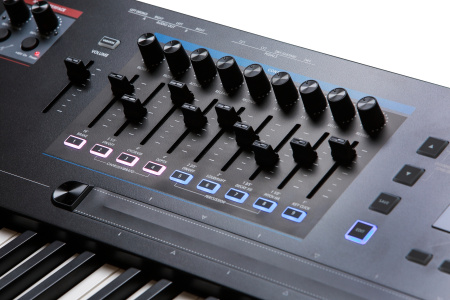 Kurzweil K2700 по цене 406 950 ₽