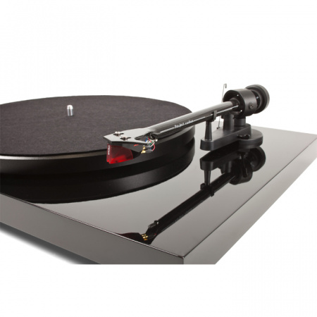 Pro-Ject DEBUT CARBON PHONO USB (DC) (OM10), PIANO BLACK по цене 28 000 руб.