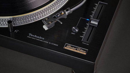 Technics SL-1210GAE по цене 549 990 ₽