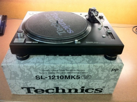 Technics SL-1210 mk5 по цене 47 000 руб.