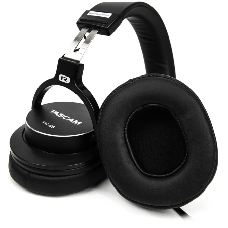 Tascam TH-06 по цене 11 900 ₽