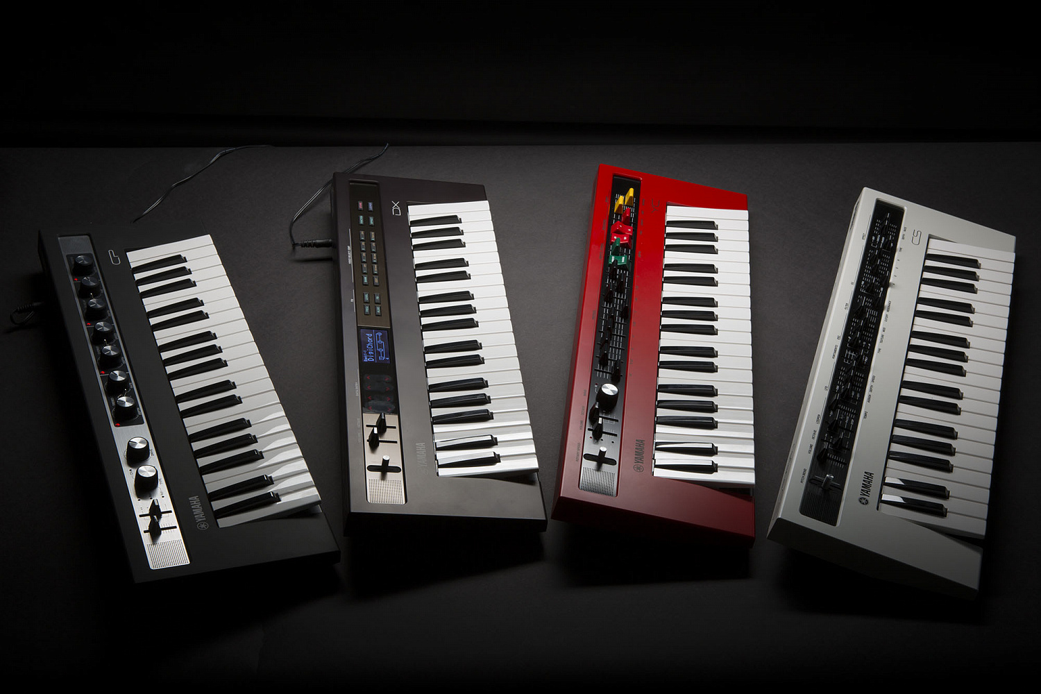 Yamaha Reface воссоздает старые мощные звуки. Серия компактных синтезаторов достойного качества с ретро дизайном.
