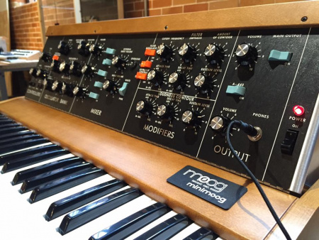 Moog Minimoog Model D по цене 740 880 ₽