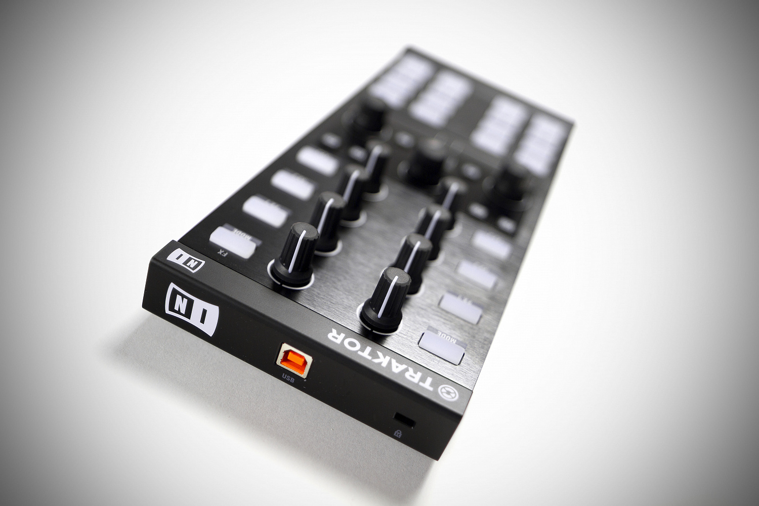 ОБЗОР: Traktor Kontrol X1 MK2 DJ controller