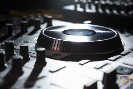 Roland DJ-808 по цене 104 500 ₽