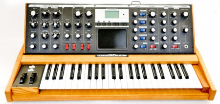 Moog Minimoog Voyager Performer Edition по цене 292 060 руб.