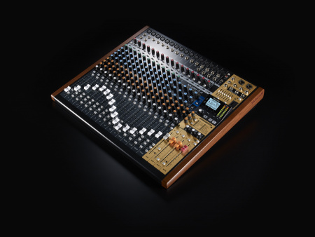 Tascam Model 24 по цене 187 150 ₽