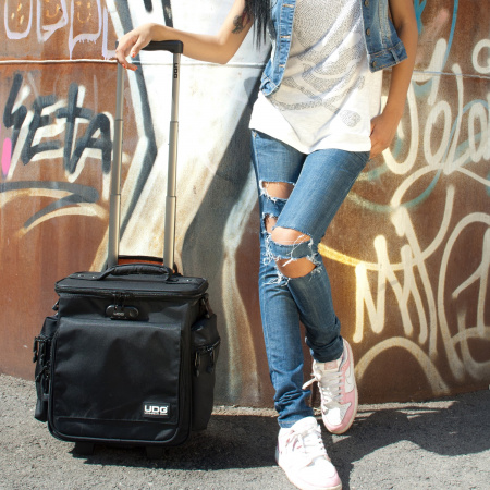 UDG Ultimate SlingBag Trolley DeLuxe Black, Orange Inside MK2 по цене 17 650 ₽